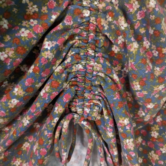 So Cropped Floral 3x Tie Top - Picture 2 of 8